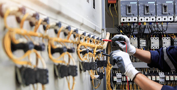 Professional Electrician technician working in Grand Island, NE